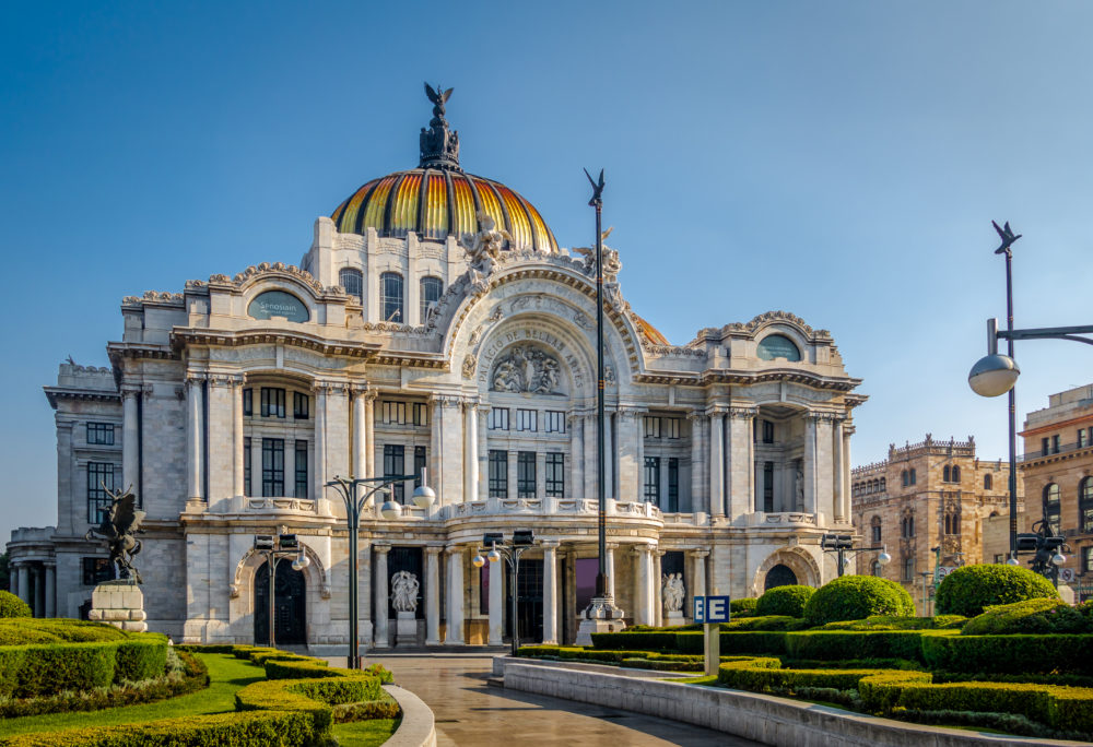palacio-de-bellas-artes-fine-arts-palace-mexic-2023-11-27-05-22-29-utc-1000x684 - Una ruta por El Centro Histórico, descubre este tesoro cultural