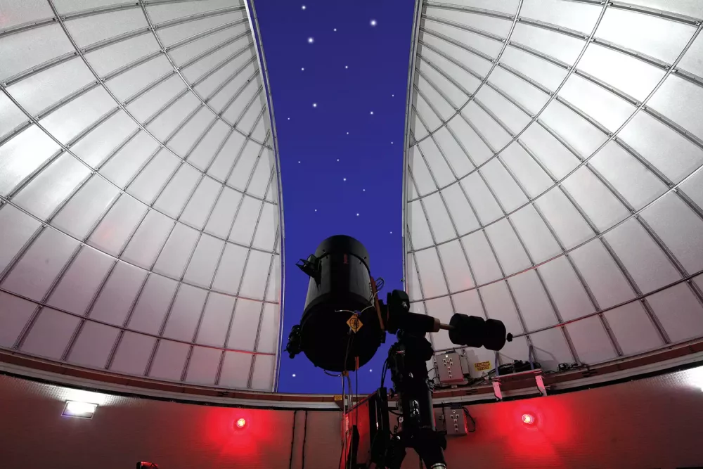 primland-observatory-VAMTRESORT0921-e176de810867424ea330c62e889d4ddd-1000x667 - Este refugio remoto en Virginia acaba de inaugurar nuevas suites en casas en los árboles con vistas a las montañas Blue Ridge y muebles modernos