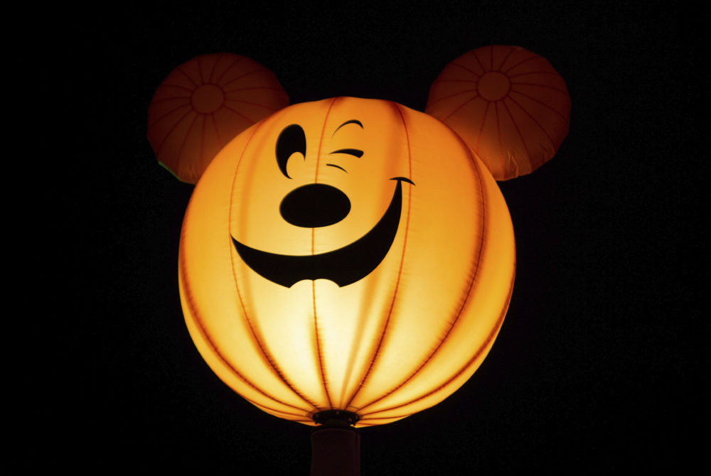 Calabaza-Mickey-1000x670 - Dónde pedir 'Dulce o Truco' en Disney's Magic Kingdom durante la Mickey's Not-So-Scary Party