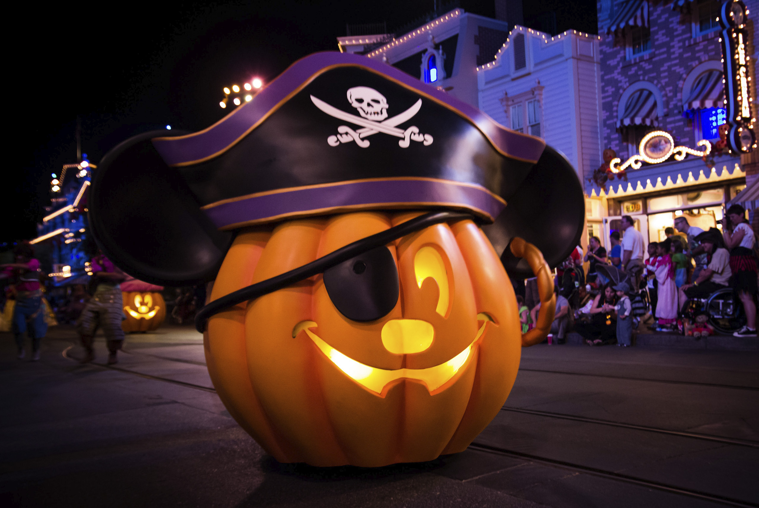 Las 5 atracciones de Disney’s Magic Kingdom que tendrán un ambiente tenebroso único en la Mickey’s-Not-So-Scary Party
