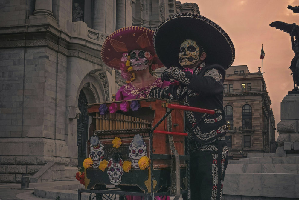 Dia-de-muertos-1000x670 - El desfile de Día de Muertos 2024 está cada vez más cerca y estas son las terrazas de la CDMX para verlo en todo su esplendor