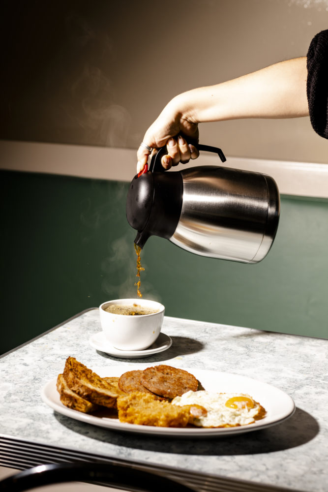 HUEVOSALGUSTO-1-667x1000 - Ojo Rojo, un clásico diner americano en la Roma 