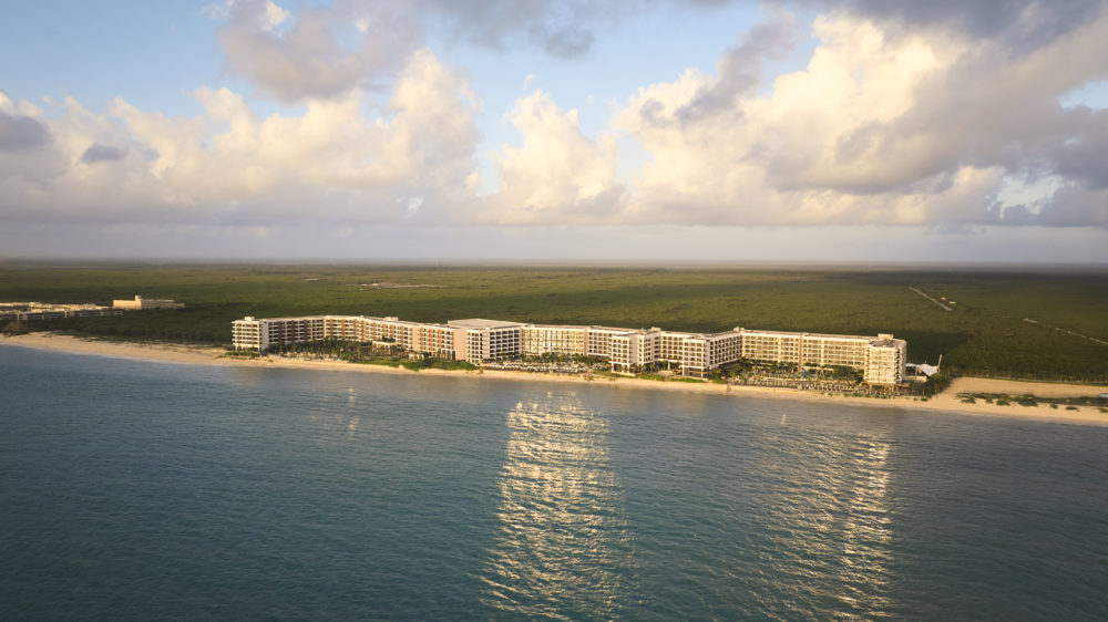 Hilton-Cancun-an-All-Inclusive-Resort-Complex-Aerial-View-1000x562 - Hilton Cancun an All-Inclusive Resort, herencia mexicana y sofisticación moderna