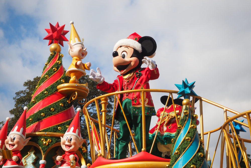 Mickey-Navidad-1000x670 - Parques Disney en el mundo: cómo celebra Navidad cada uno