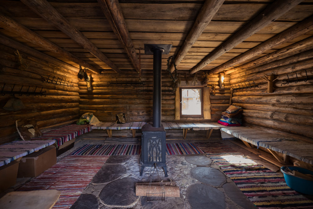 Mooska-traditional-Old-Voromaa-smoke-sauna-1000x667 - Saunas, baños y barro: un otoño de relajación en Estonia