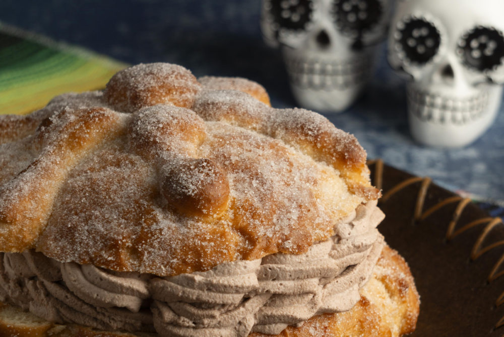 Pan-de-muerto-1-1000x670 - Festeja Día de Muertos 2024 en el Camino al Mictlán Fest con pan de muerto y divertidas actividades