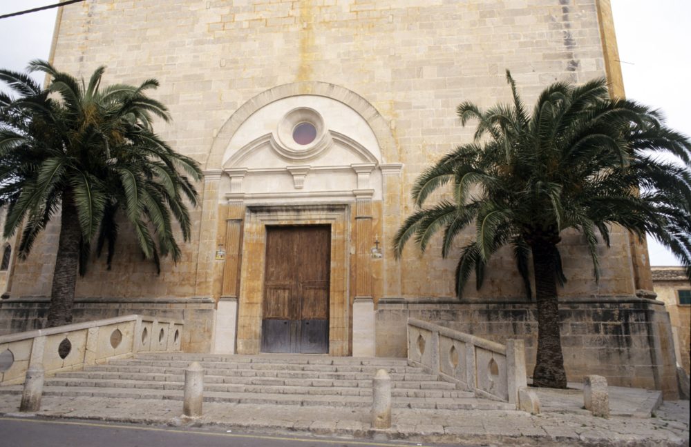 Parroquia-Santanyi-1000x648 - 8 rincones idílicos para despedir el verano en Baleares