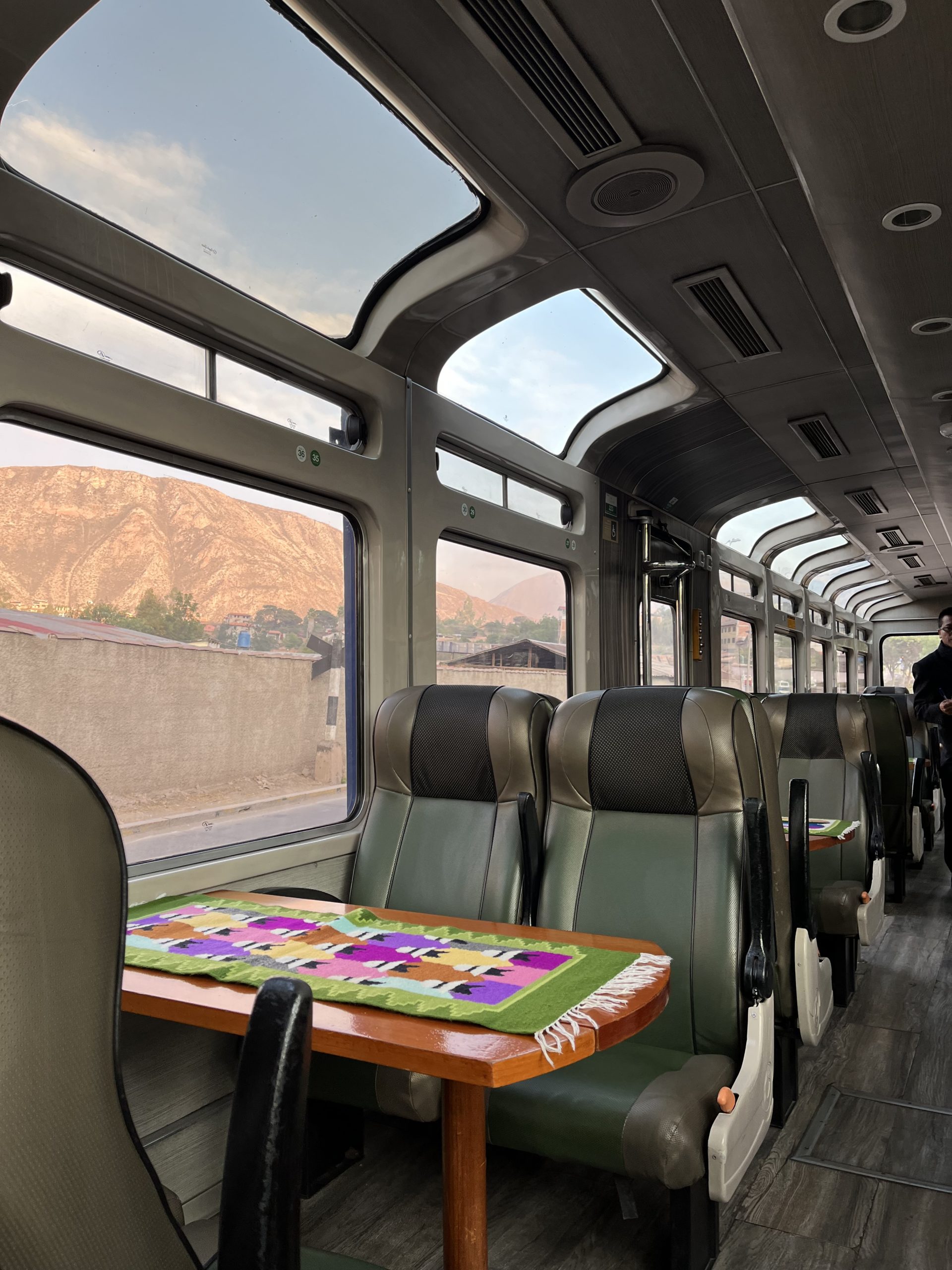 PeruRail_Machu_Picchu_2-scaled - Machu Picchu: una guía para disfrutar del misticismo de los incas