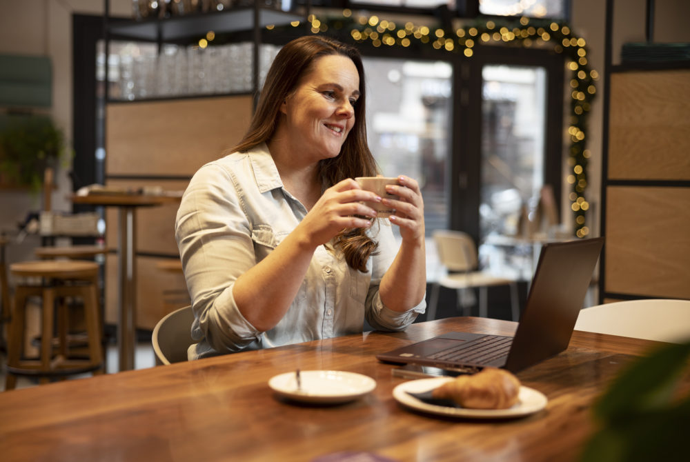 Trabajando-Cafeteria2-1000x670 - 7 cafés de Buenos Aires ideales para trabajar