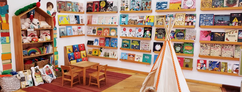 abrazandocuentos-1000x381 - 7 librerías infantiles de Buenos Aires para viajar con la imaginación