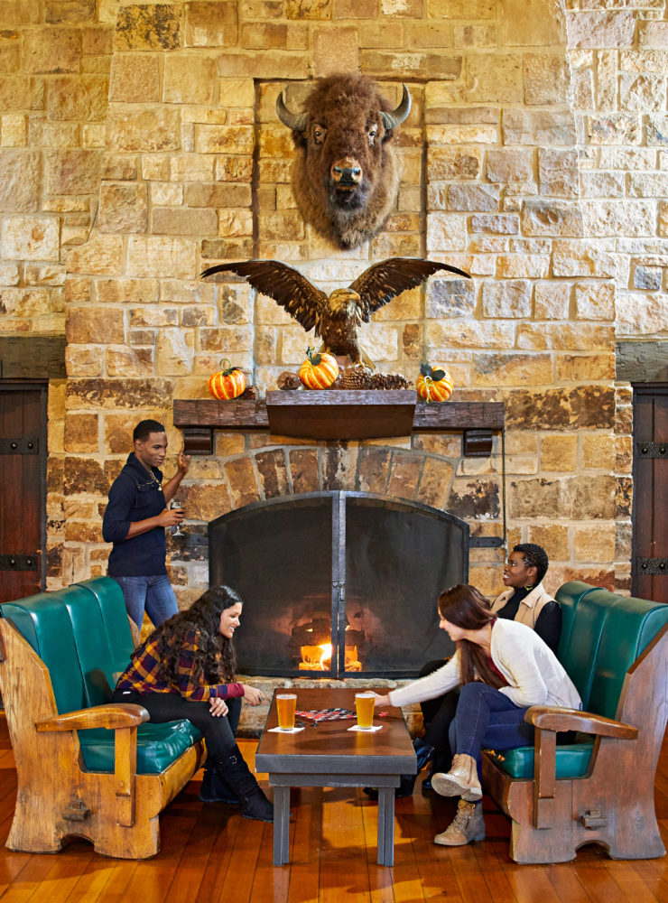 giant-city-lodge-740x1000 - Qué hacer en Illinois durante el otoño