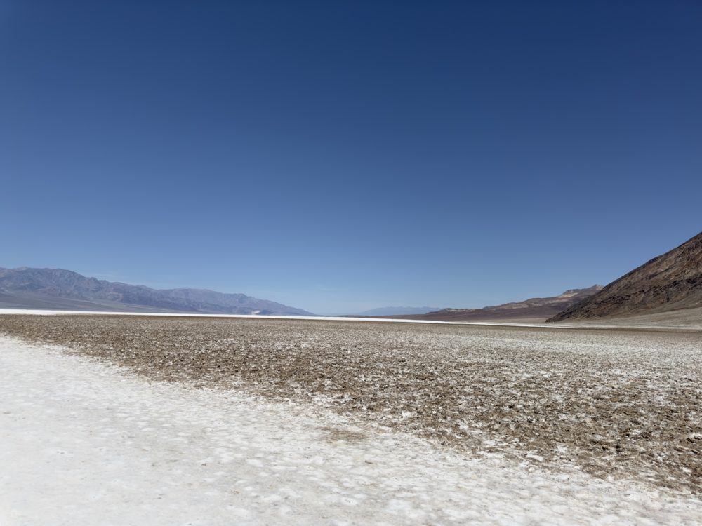 Badwater-Basin-1--1000x750 - La simpleza dentro de lo majestuoso: así fue mi experiencia en Death Valley