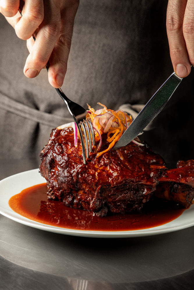 CHAMORRO-1-667x1000 - Voraz: el restaurante en un antiguo taller mecánico liderado por N4NO Padilla