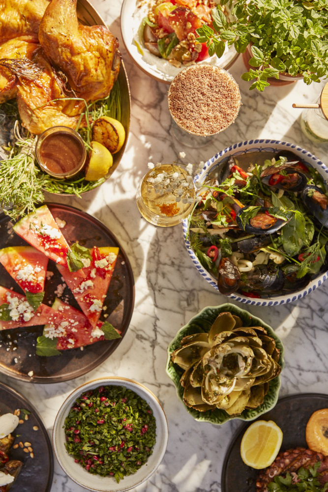 Copia-de-El-Patio-comida-667x1000 - Marbella Club, un retiro de bienestar en la Costa del Sol, al sur de España