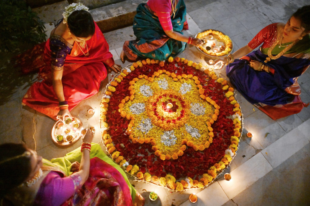 Diwali-2024-rangoli-de-flores-1000x667 - Diwali 2024: de qué se trata el Festival de las Luces de la India