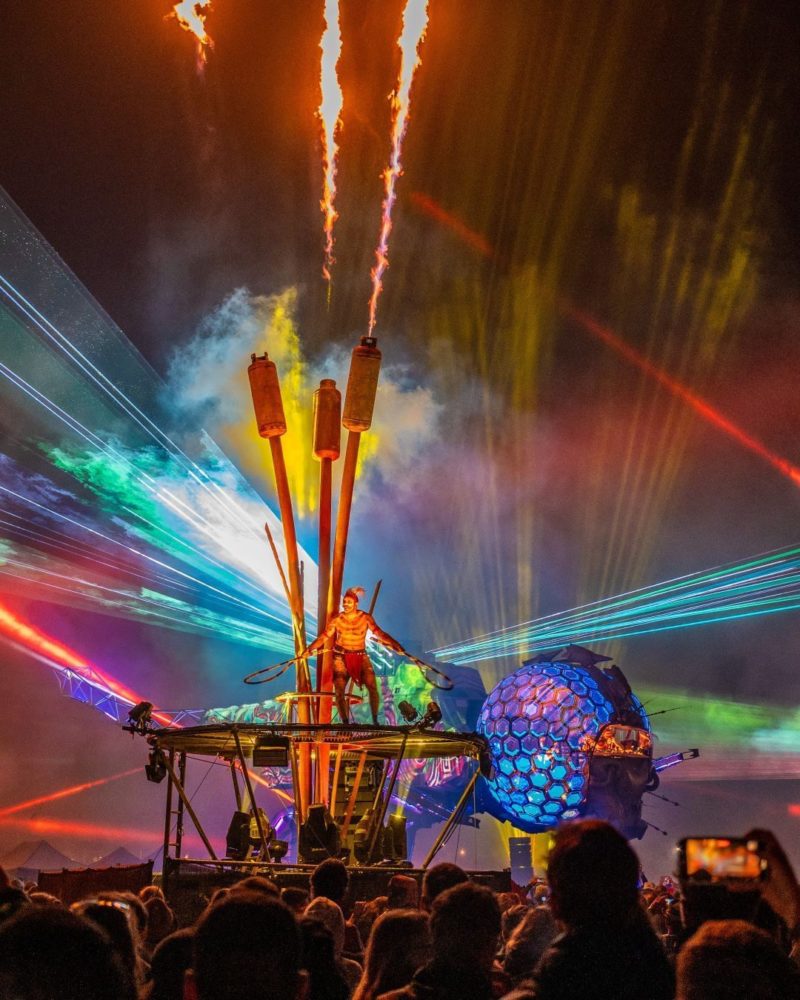 Photos-from-an-amazing-Friday-night-at-Glastonbury2024-800x1000 - Los mejores festivales de música del mundo: un viaje a la diversidad sonora