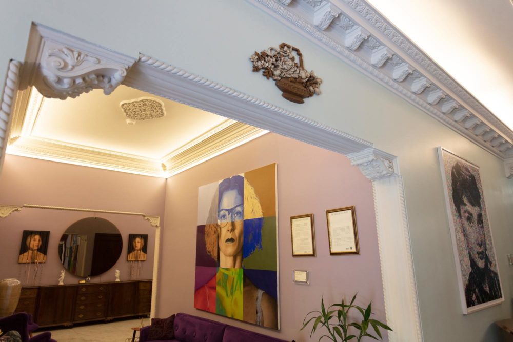 Pug-Seal-03-1000x667 - "Somos personas cuidando a personas"