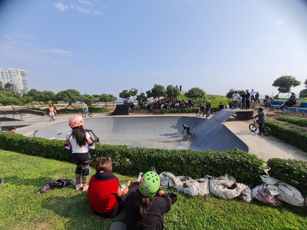 Skatepark-Miraflores-1000x750 - Qué puedes encontrar en un recorrido a lo largo de la ciclovía del Malecón de Lima