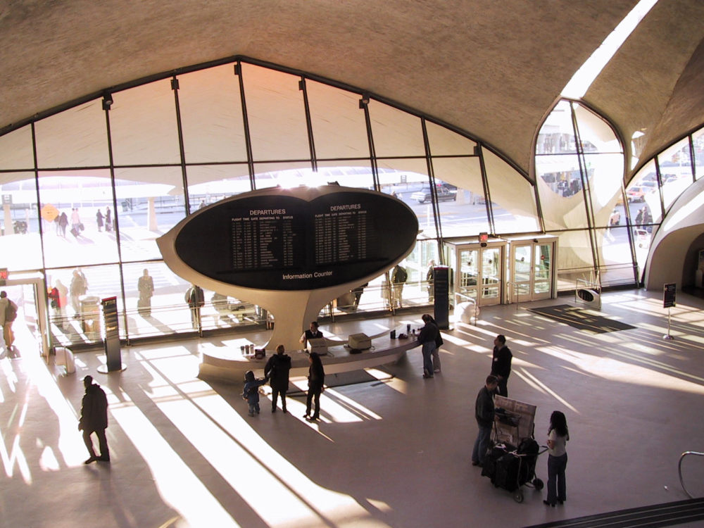 TWA_terminal_aeropuerto_JFK-1000x750 - Destinos vintage: 5 lugares en Norteamérica para revivir el pasado