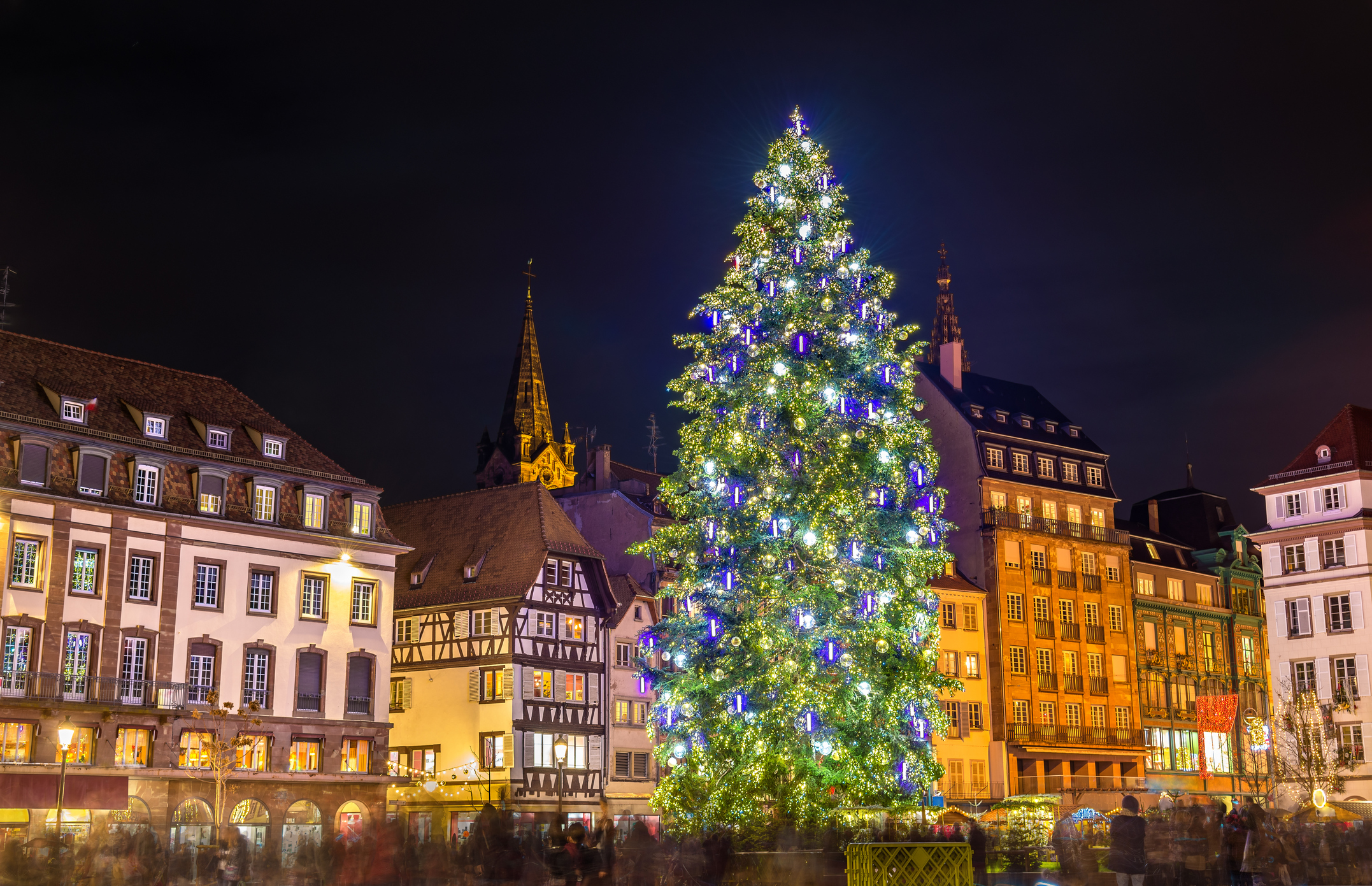 arbol-mercado-navideno-Estrasburgo - Navidad en Europa: 4 mercados que no te puedes perder esta temporada