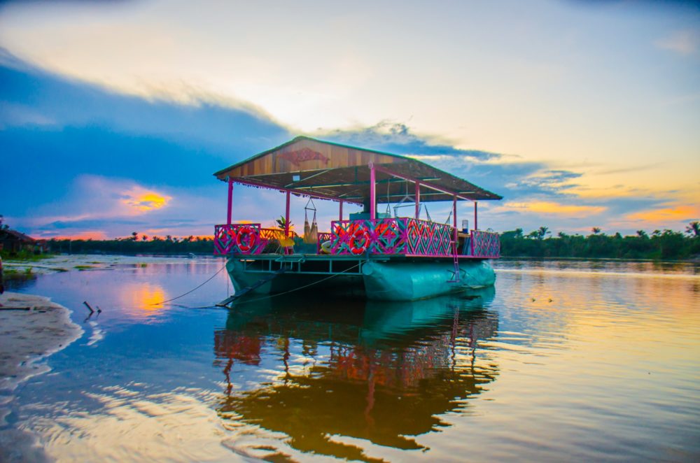 balsa-bufeo-iquitos-1000x662 - Iquitos: 5 lugares recomendados por el chef Pedro Miguel Schiaffino