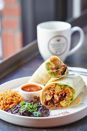 breakfastrepublic2 - Estos son los 3 lugares que debes visitar si quieres un desayuno estilo californiano en San Diego