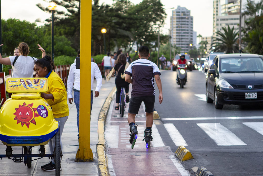 carrito-helado-donofrio-1000x667 - Qué puedes encontrar en un recorrido a lo largo de la ciclovía del Malecón de Lima