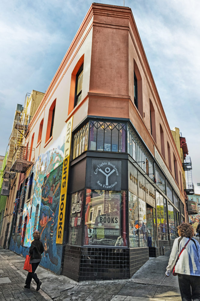 libreria-san-francisco-665x1000 - Esta es la ciudad más cozy de Estados Unidos (y no, no está en Nueva Inglaterra)
