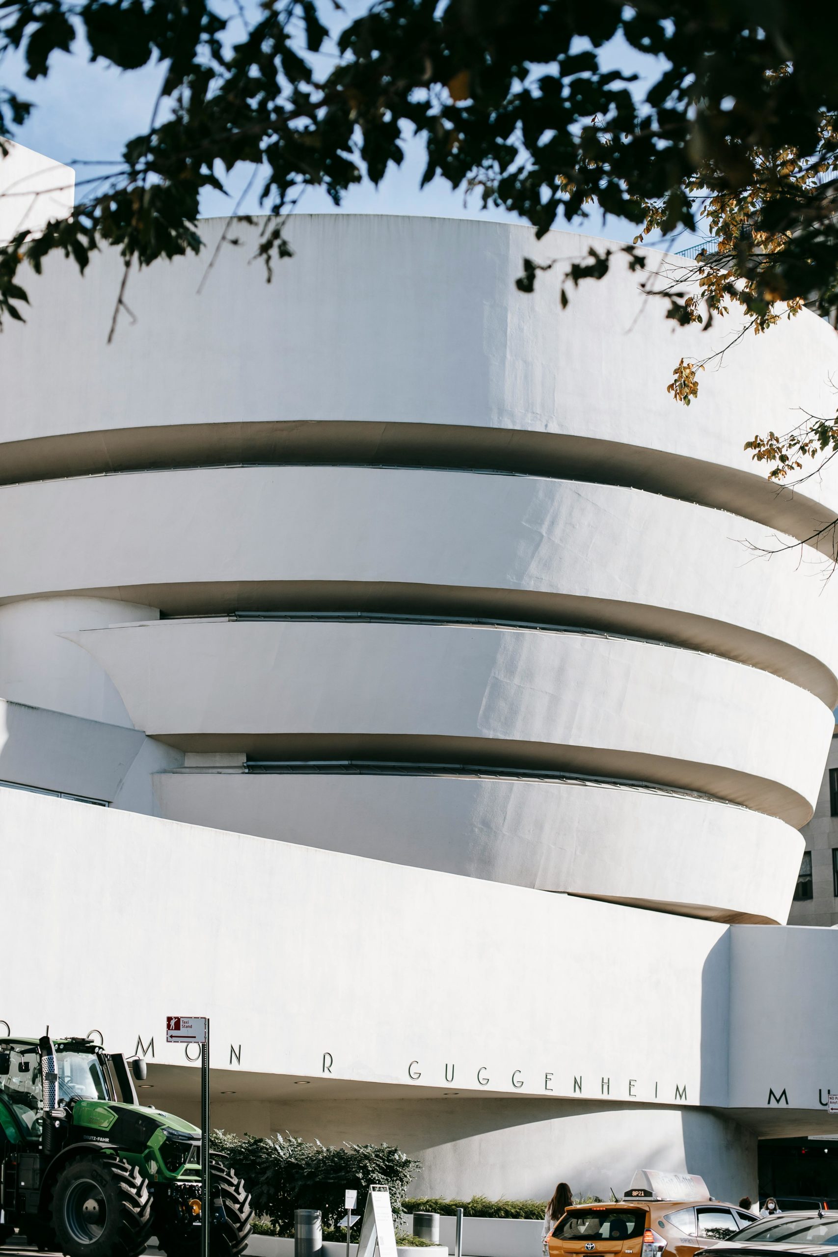 museo_Guggenheim_Nueva_York-scaled - Destinos vintage: 5 lugares en Norteamérica para revivir el pasado
