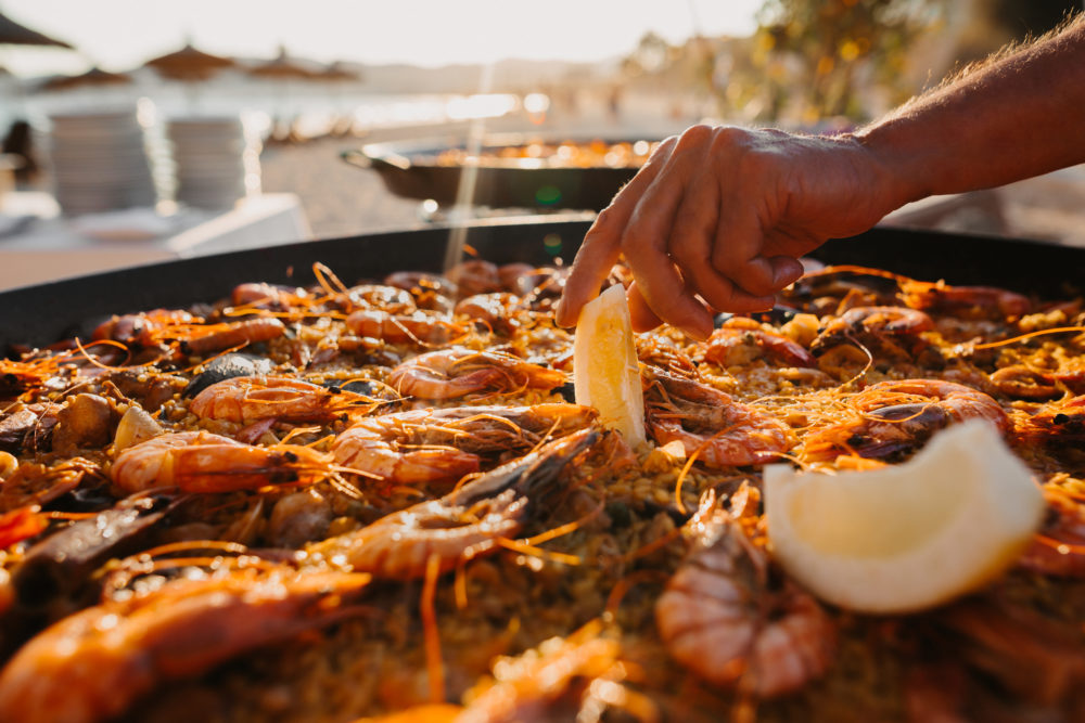 plato_paella_espanola-1000x667 - 6 joyas gastronómicas ocultas en Latinoamérica y España, según Tripadvisor