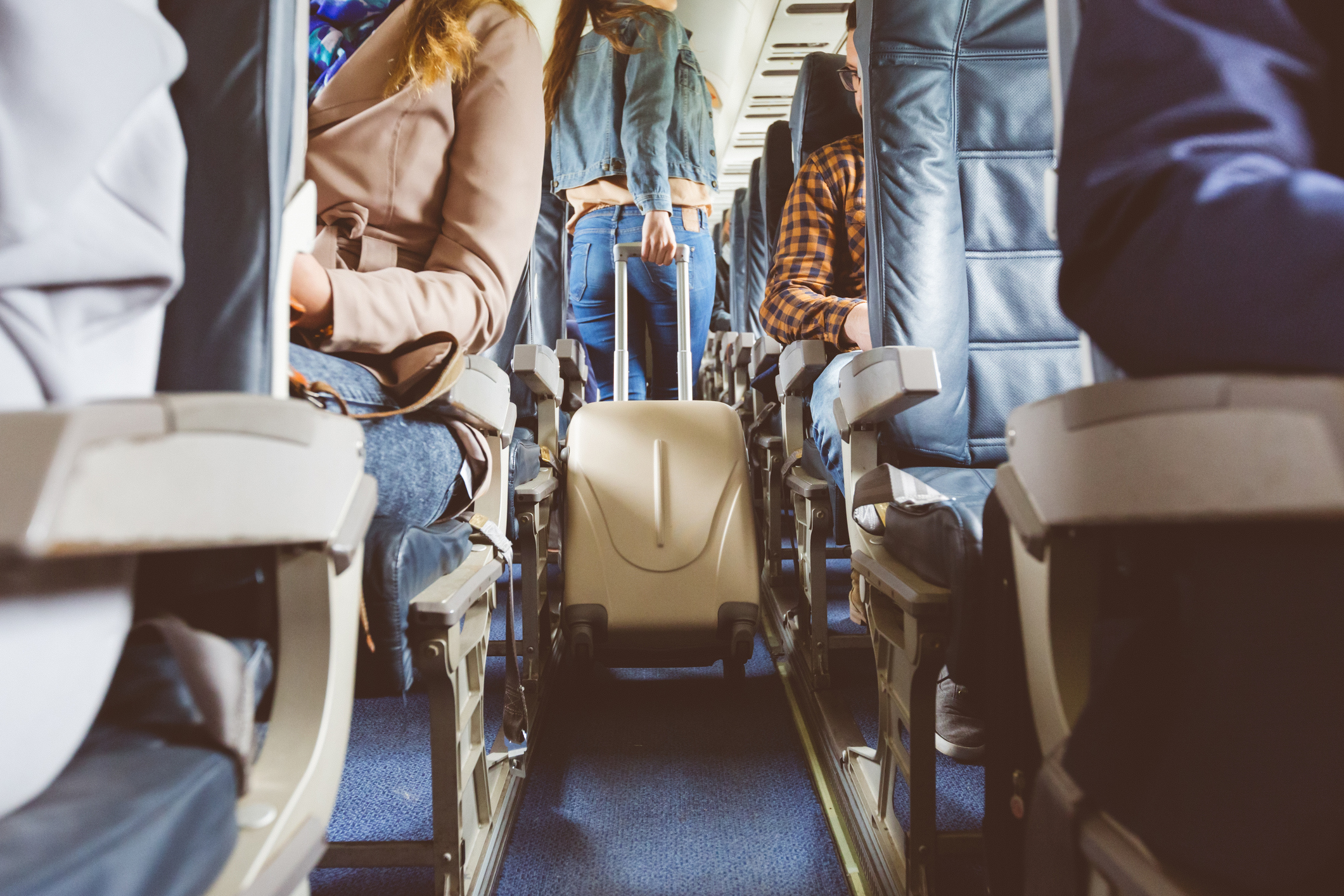 Consejos de viaje: 7 artículos que nunca deberías ponerte para viajar en avión Consejos de viaje: 7 artículos que nunca deberías ponerte para viajar en avión