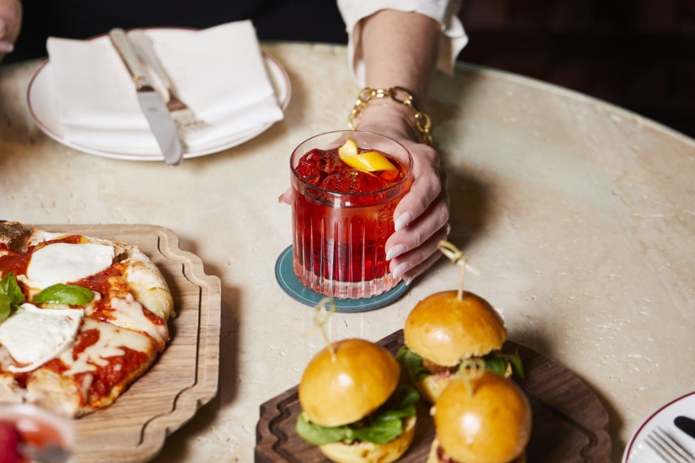 Aperitivo-1000x667 - Portrait Milano: lujo, cultura y hospitalidad en el corazón de Milán