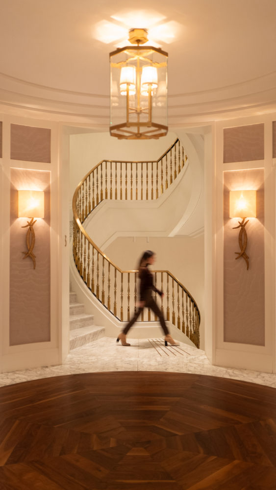 MADRID-10-563x1000 - Four Seasons Madrid: una icónica locación para una luna de miel