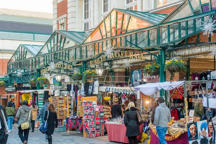 Mercados-navidenos-en-Londres - Guía para visitar Londres durante las fiestas: los mejores mercados navideños, exhibiciones festivas y hoteles decorados