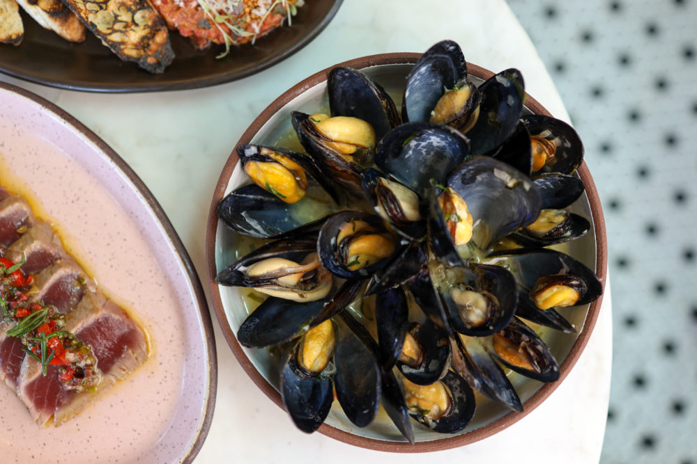 Mussels-Meuniere-Restaurante-Valentina-1000x667 - Este restaurante con impronta mediterránea en San Diego tiene uno de los mejores steaks que probé en mi vida