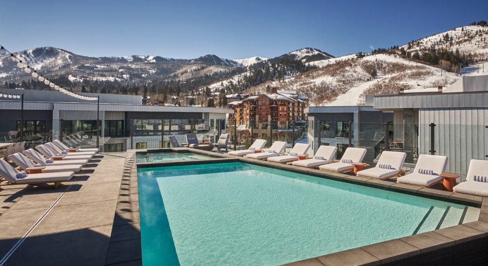 PPC-Architecture-The-Pool-House-Pool-Overview-1000x544 - 5 hoteles de lujo en resorts de esquí en Estados Unidos 