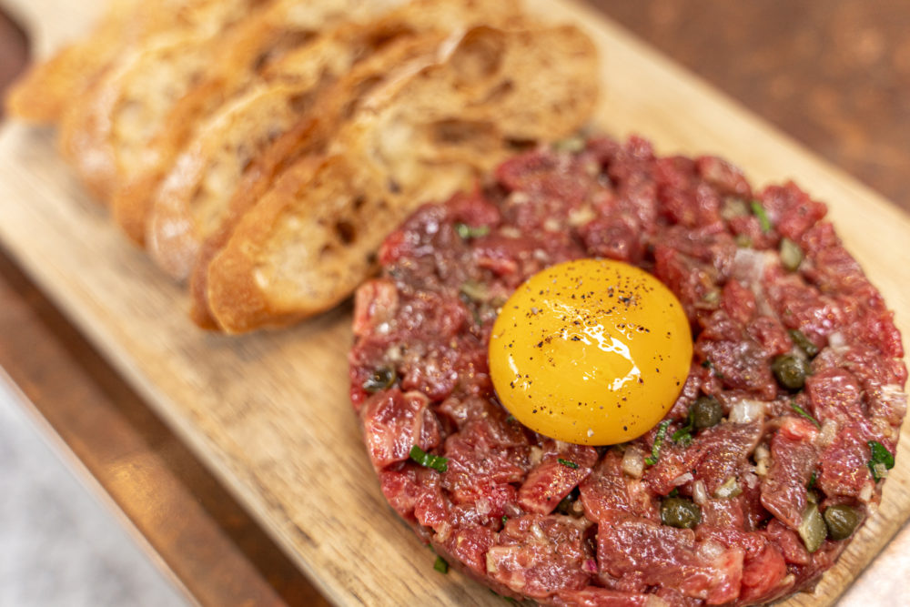 SteakTartare_Restaurante-Valentina-1000x667 - Este restaurante con impronta mediterránea en San Diego tiene uno de los mejores steaks que probé en mi vida