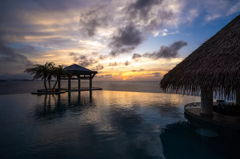 cape-stout-alberca-infinita-1000x665 - Puedes alquilar esta isla privada para ti y hasta 23 amigos. Así es la experiencia