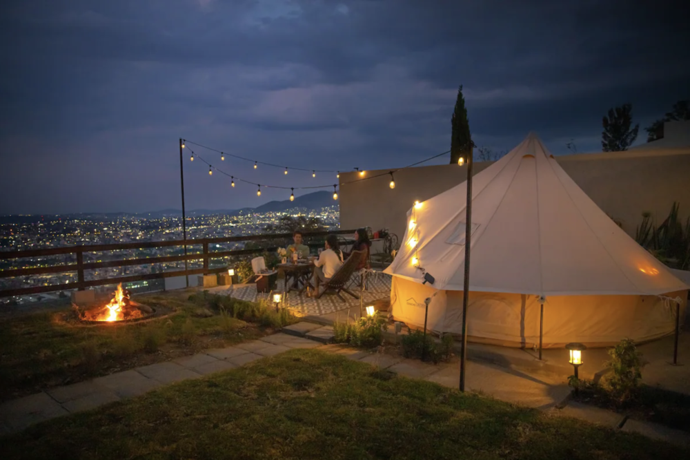 glamping-1000x666 - Estas fueron las tendencias de viaje para el Día de Muertos, según Airbnb