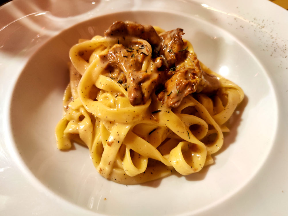 plato-de-cacio-e-pepe-1000x750 - Restaurantes en Roma que te harán sentir como local