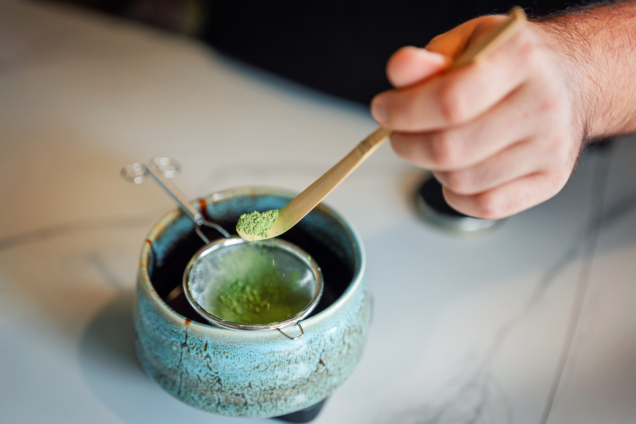 preparacion-tradicional-te-verde - Uji, la ciudad del matcha que se está volviendo famosa en Japón