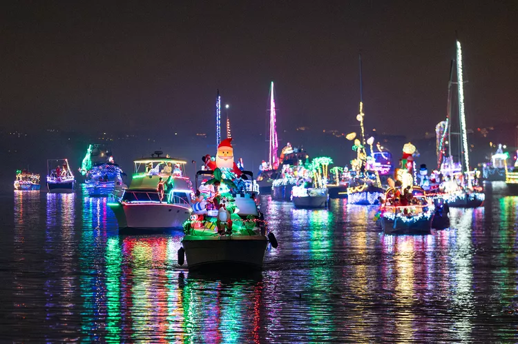 Alexandria-Desfile-en-Virginia-Washington-DC - Esta histórica ciudad a las afueras de Washington D.C. es uno de los lugares más encantadores para visitar durante las fiestas