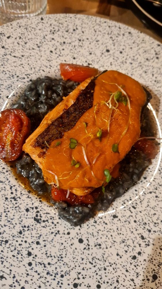 Las-Palmeras-JOse-Zapata-2-563x1000 - El chef José Zapata abrió una nueva sucursal del restaurante ícono del Barrio Mugica en uno de los corredores gastronómicos más top de Buenos Aires