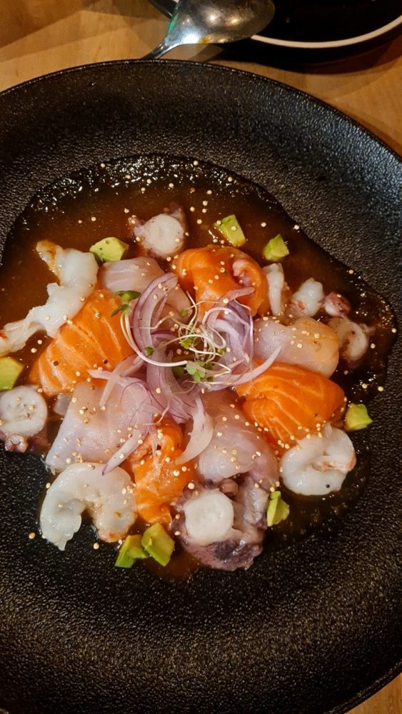 El chef José Zapata abrió una nueva sucursal del restaurante ícono del Barrio Mugica en uno de los corredores gastronómicos más top de Buenos Aires