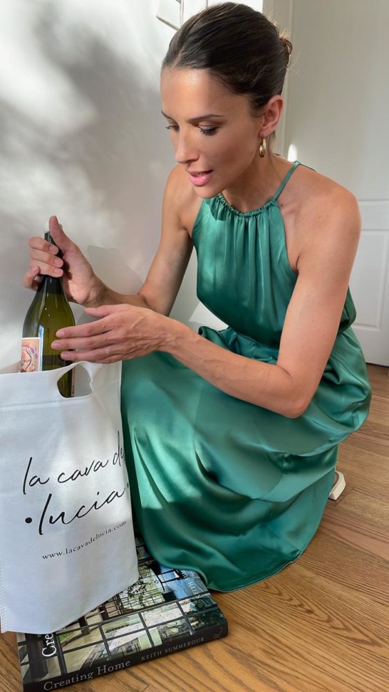 Lucia-Cordera-Sommelier-563x1000 - Lucía Cordera nos recomienda con qué brindar en las fiestas