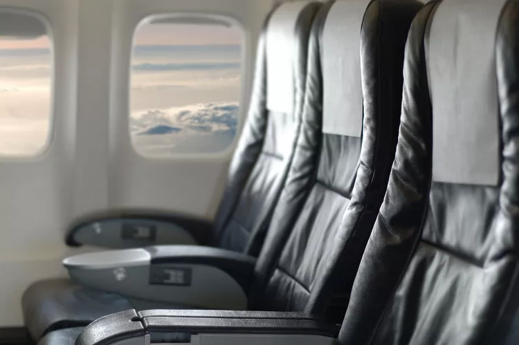 TAL-empty-airplane-row-MIDSEATETIQT1124-1f2baaebf5514335ab5d13d99d1f9538 - Un comisario de abordo comparte las reglas no escritas para los asientos del medio desocupados en un avión