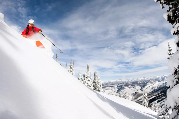 TAL-sunlight-colorado-AFFORDABLESKI1124-7f0964fb1d4945aeb3a7da63db4765ba - 11 destinos de esquí accesibles en Estados Unidos para visitar en 2025
