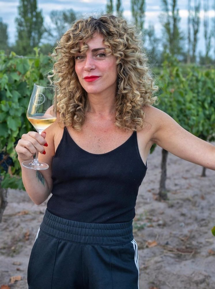 WhatsApp-Image-2024-12-23-at-18.00.09-746x1000 - Sol Tony nos recomienda con qué brindar en las fiestas