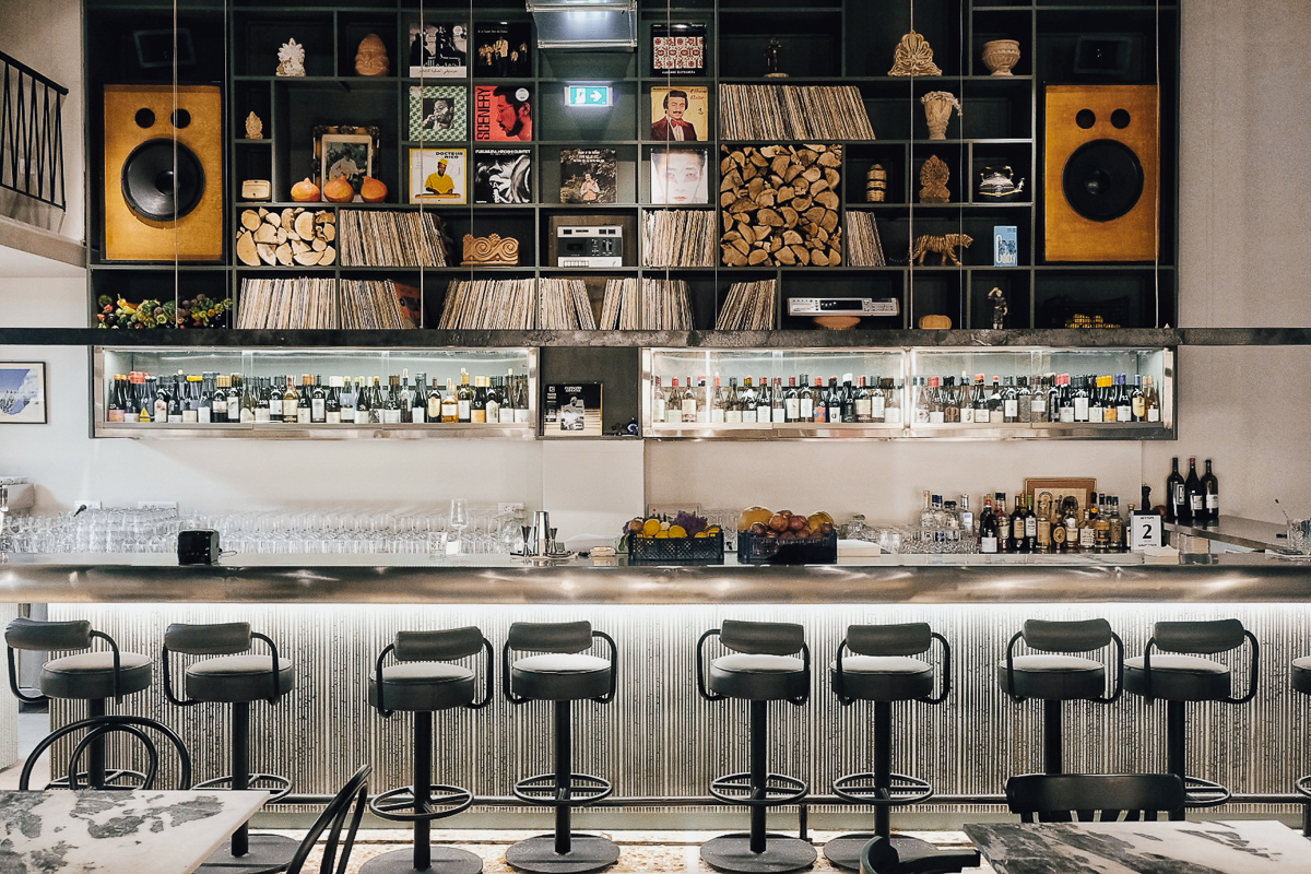 barra-Pharaoh-restaurante - Atenas, una ciudad para saborear, brindar y disfrutar durante todo el año