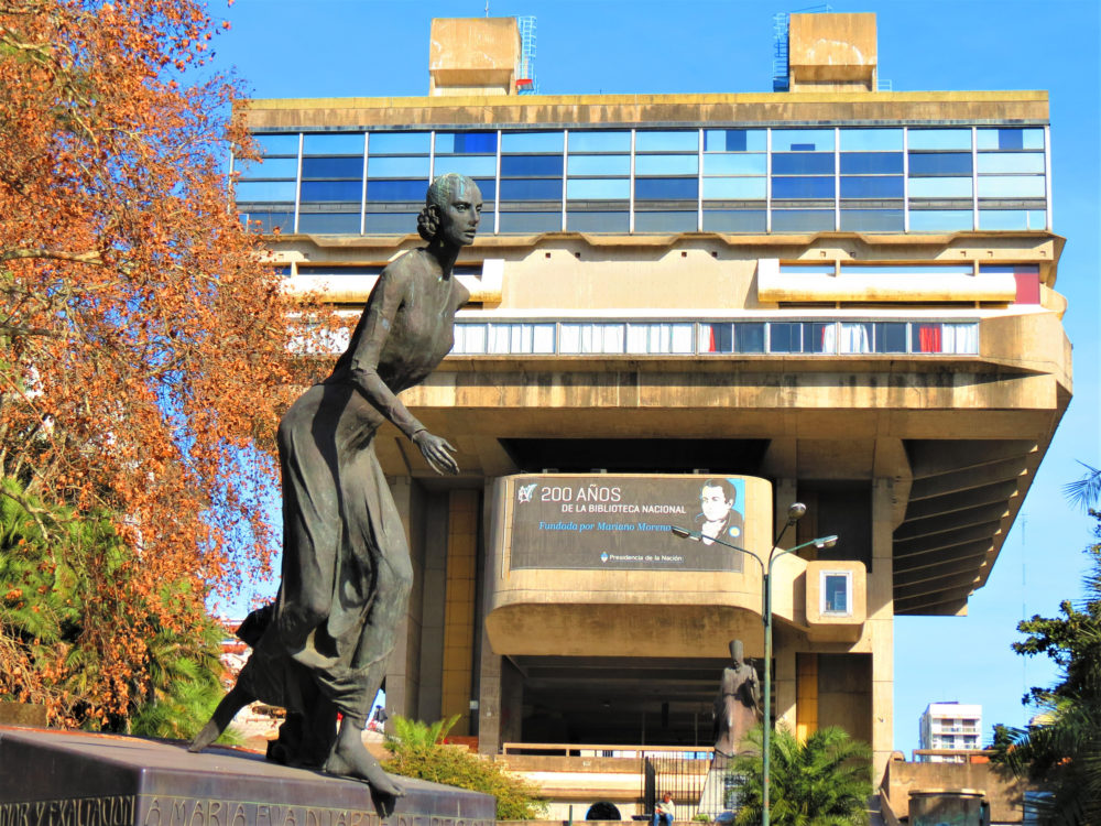 biblioteca-nacional-buenos-aires-1000x750 - Vivo en la zona azul porteña y estos son algunos de sus encantos para alargar la vida